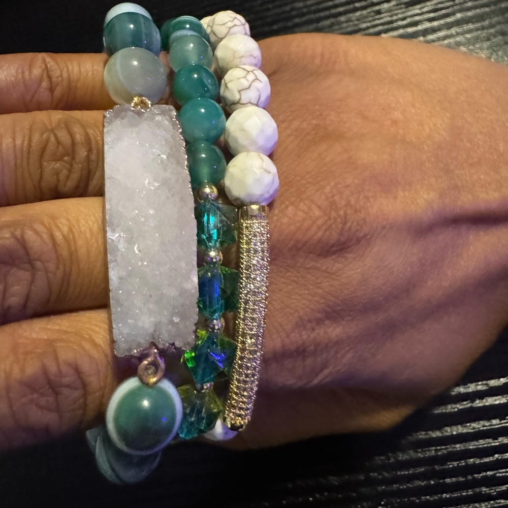 GREEN and White Stacked Bracelets Set